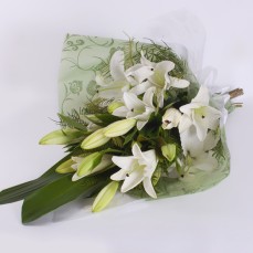 Bouquet of white Oriental lilies.